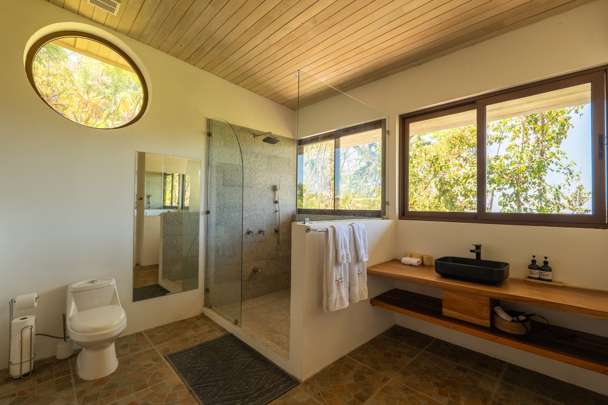 Bathroom with a round porthole window